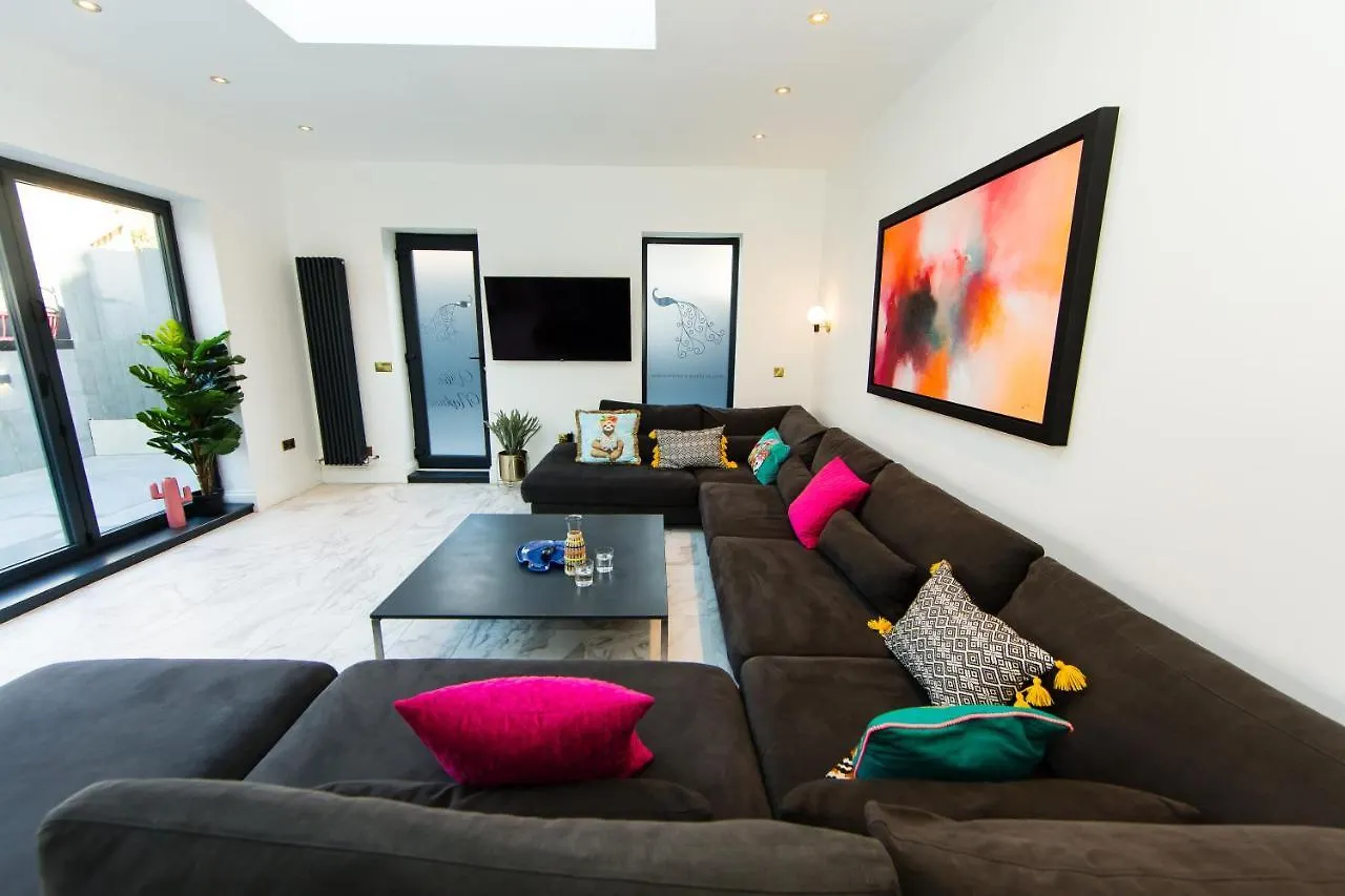 Rounton Villa By Luxury Travel Emporium- Hot Tub - Sea Views - Parking Robin Hood's Bay