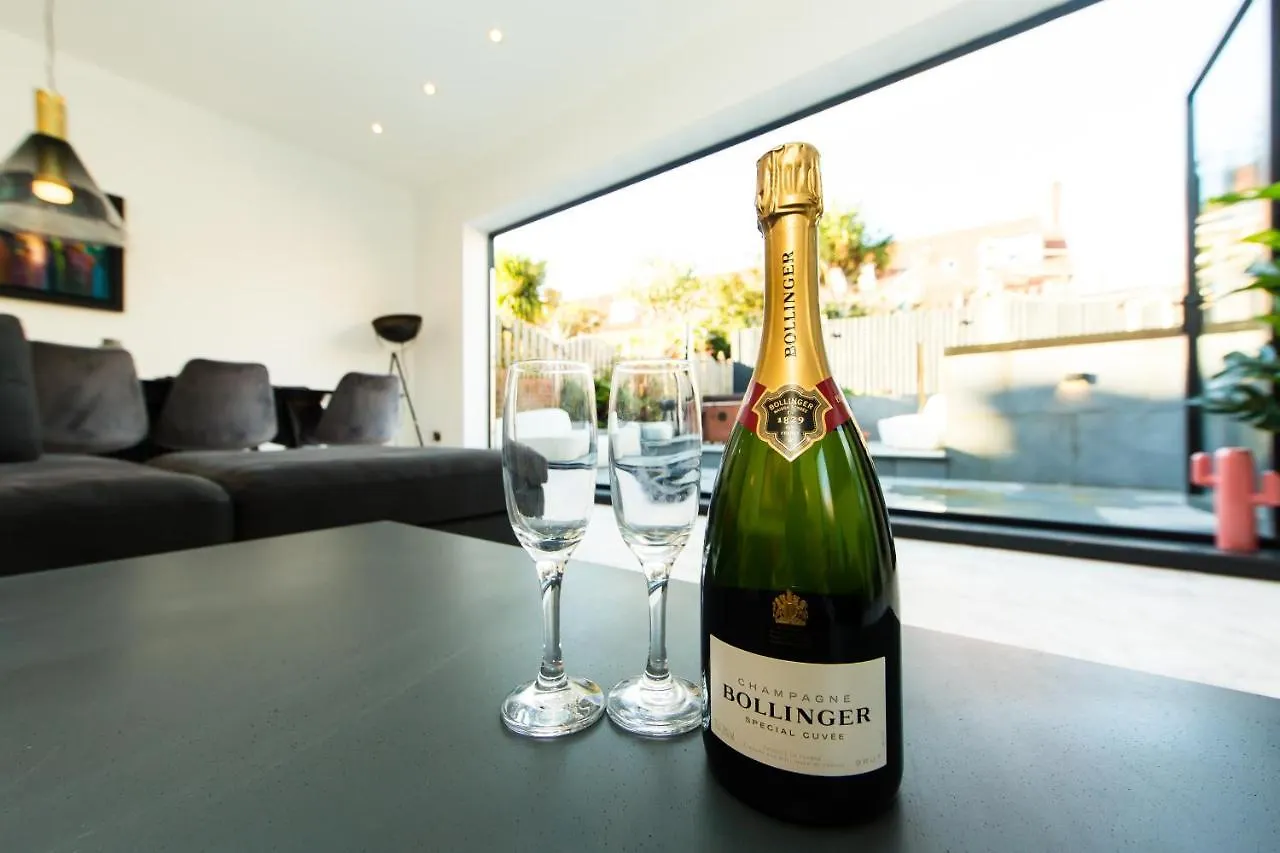 Dom wakacyjny Rounton Villa By Luxury Travel Emporium- Hot Tub - Sea Views - Parking