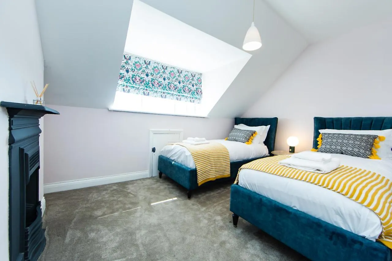 Rounton Villa By Luxury Travel Emporium- Hot Tub - Sea Views - Parking Robin Hood's Bay